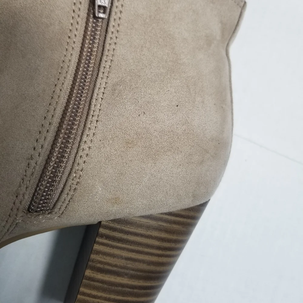 OLD NAVY WOMEN'S TAN ANKLE BOOTS SIZE 9